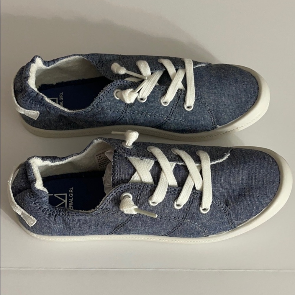 Material Girl Size 7 Denim Wash Gym Shoes - Picture 4 of 8